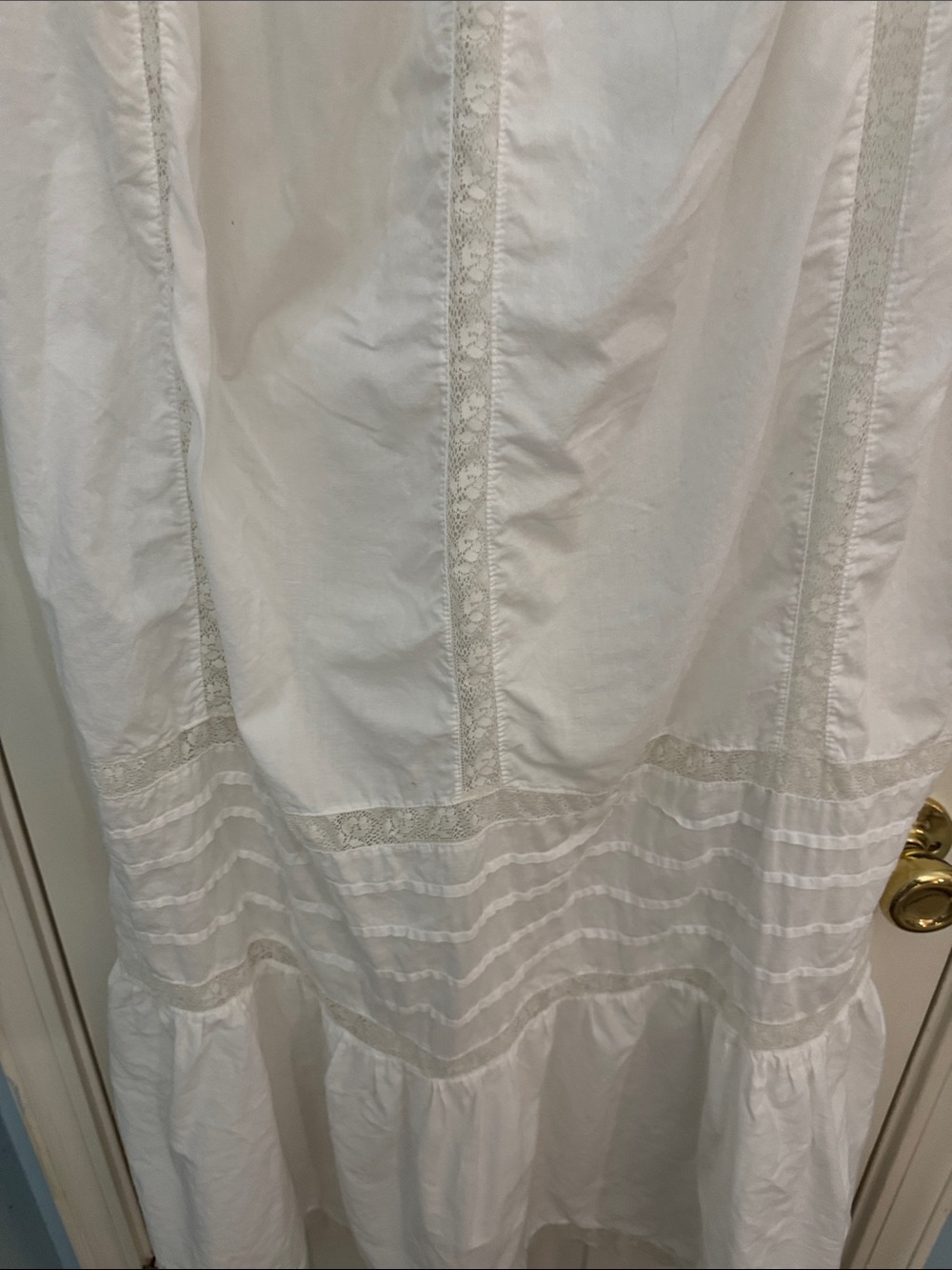 Vintage women’s nightgown, great for pictures! 100%cotton, a great find! - Picture 6 of 8